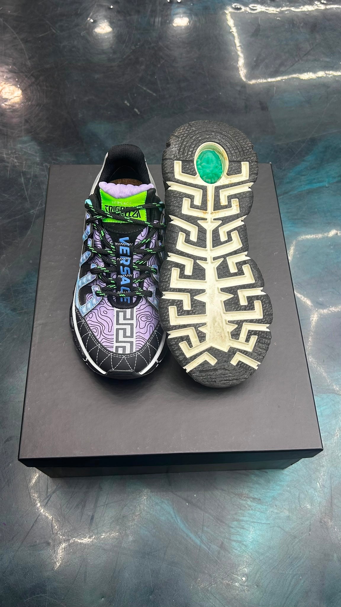 VERSACE TRIGRECA MILÁN BLACK BLUE PURPLE PRE OWNED SIZE 35