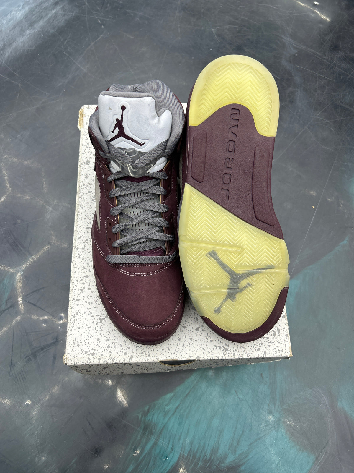 JORDAN 5 RETRO BURGUNDY (2023) PRE OWNED SIZE 9