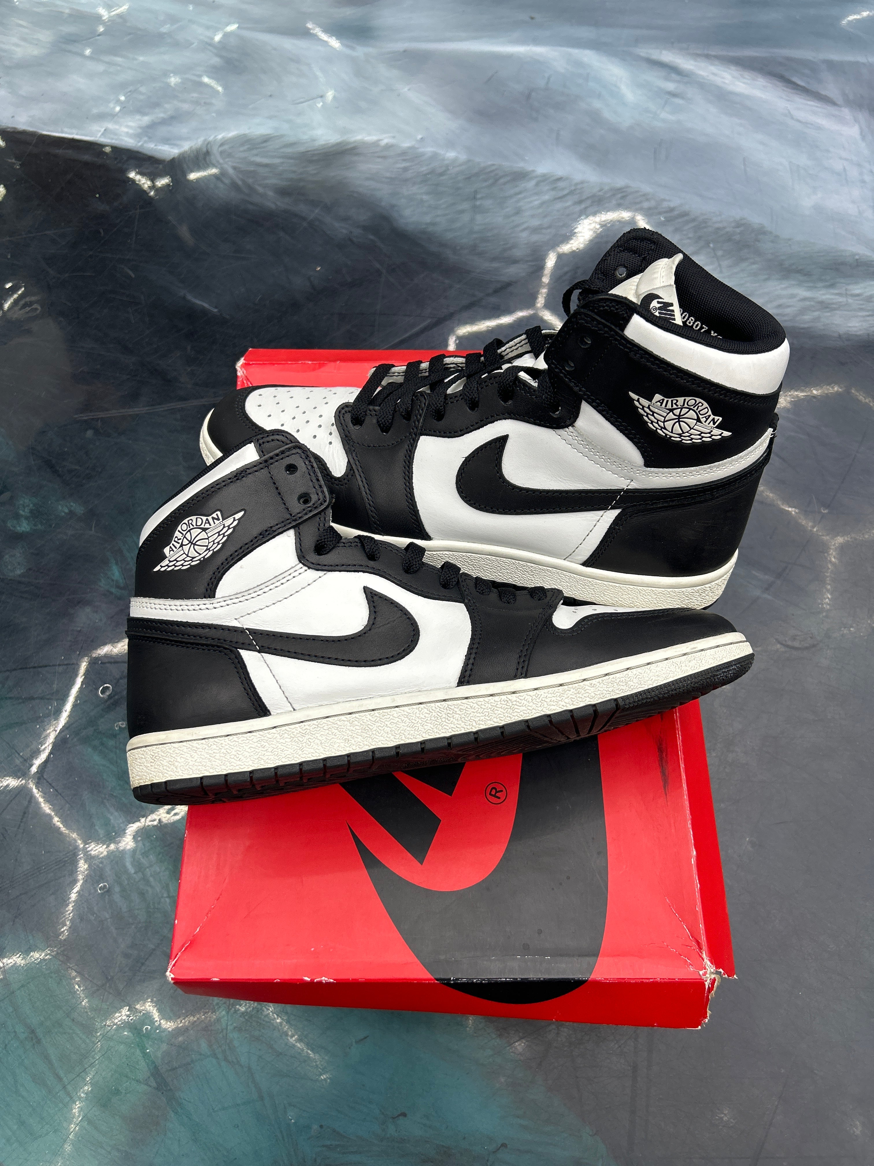 JORDAN 1 RETRO HIGH 85 BLACK WHITE PRE OWNED SIZE 11