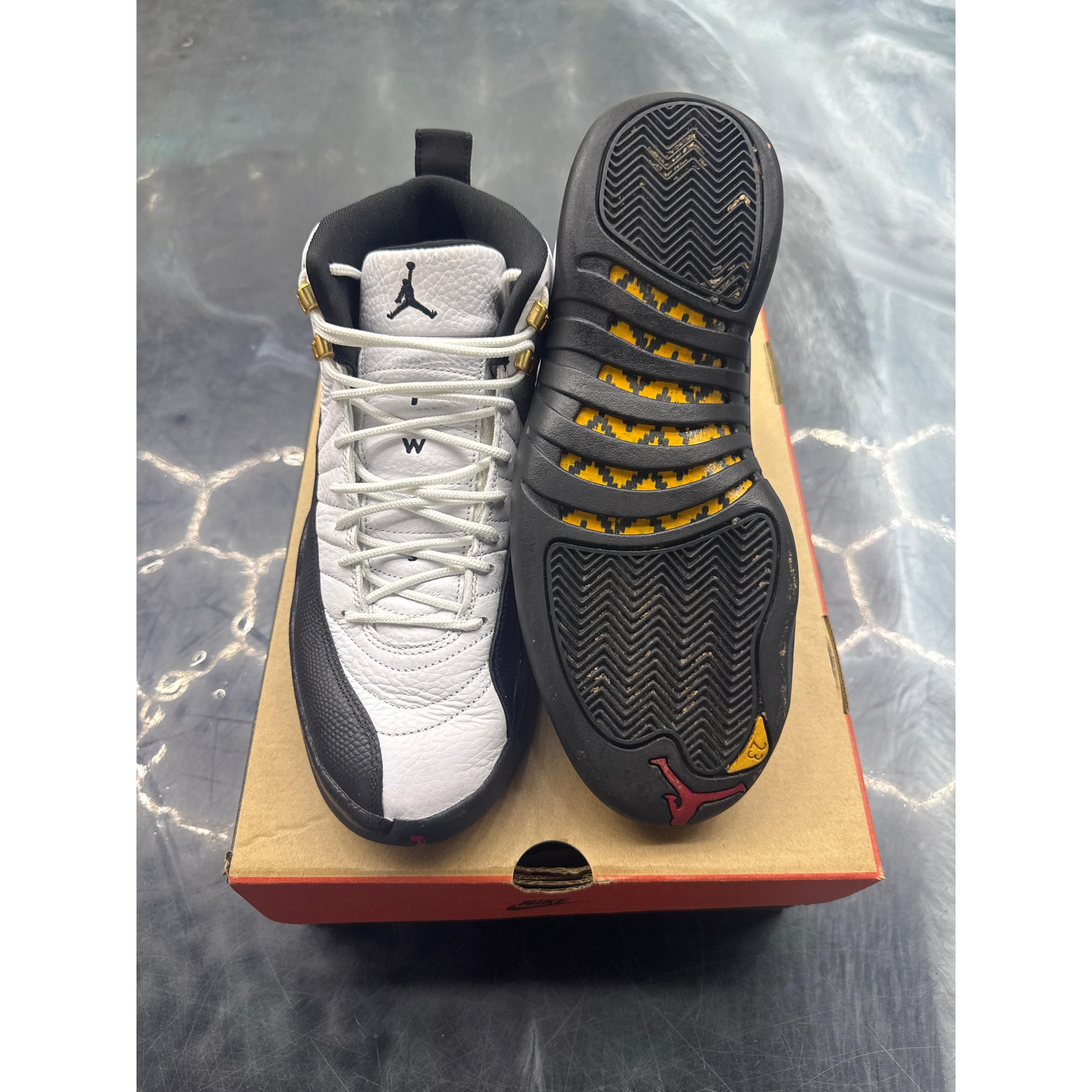 JORDAN 12 RETRO TAXI PRE OWNED SIZE 9.5