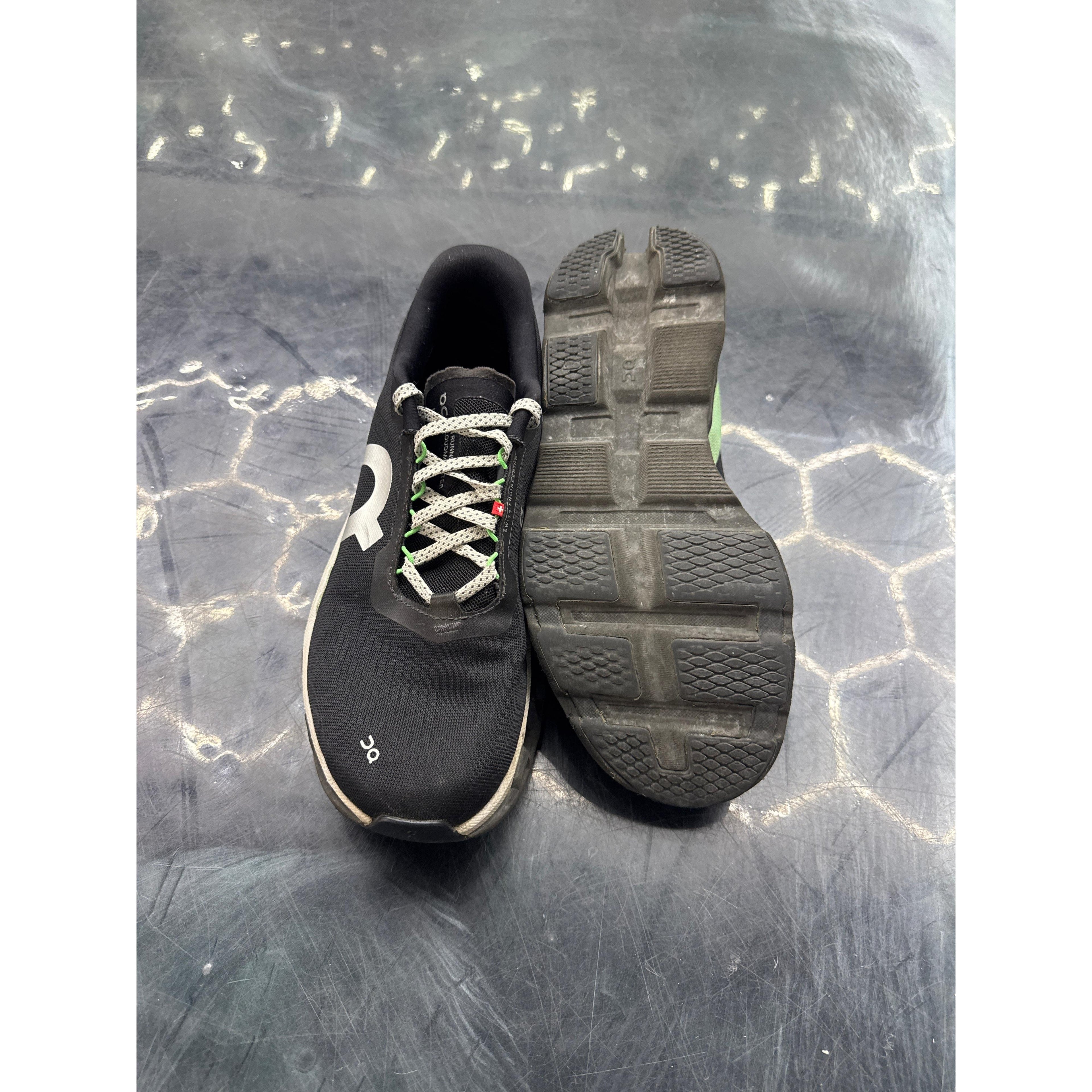 ON RUNNING ON CLOUD PRE OWNED SIZE 8.5 NO BOX
