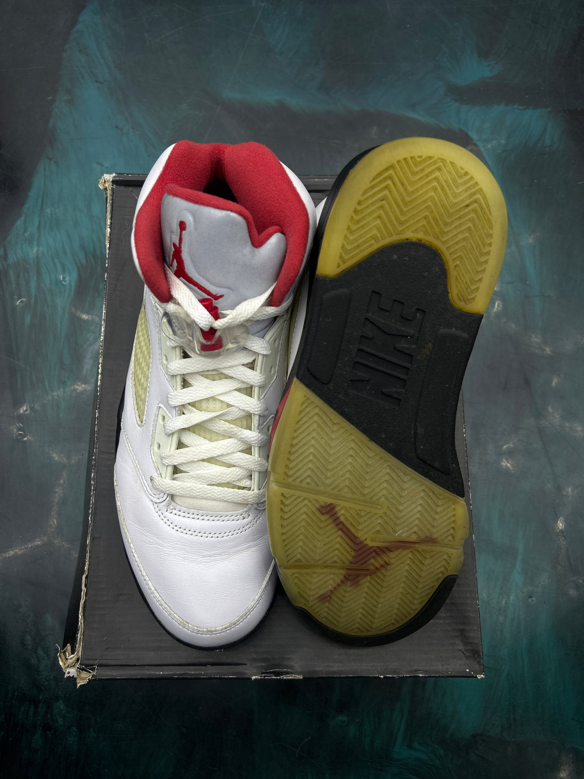 JORDAN 5 RETRO FIRE RED SILVER TONGUE PRE OWNED SIZE 9.5