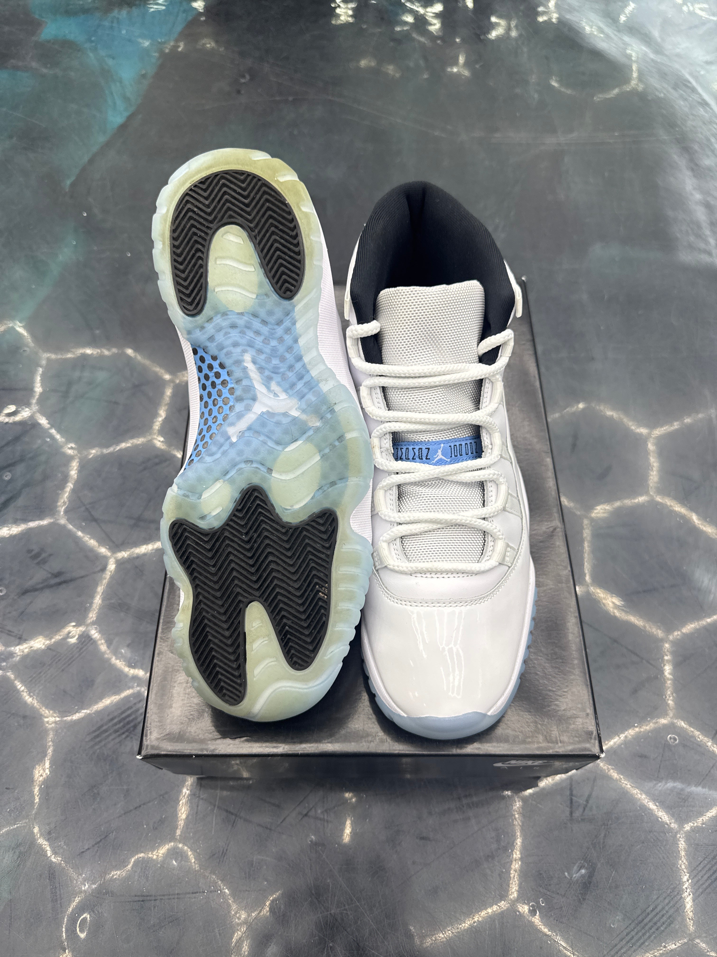 JORDAN 11 RETRO LEGEND BLUE PRE OWNED SIZE 11