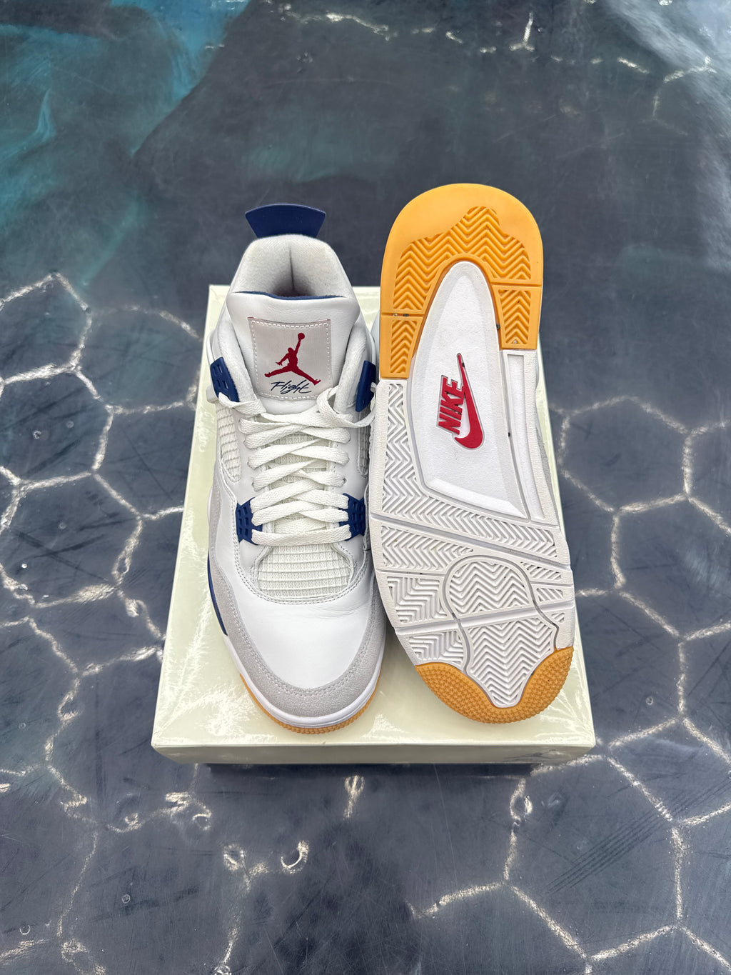 JORDAN 4 RETRO SB NAVY PRE OWNED SIZE 12