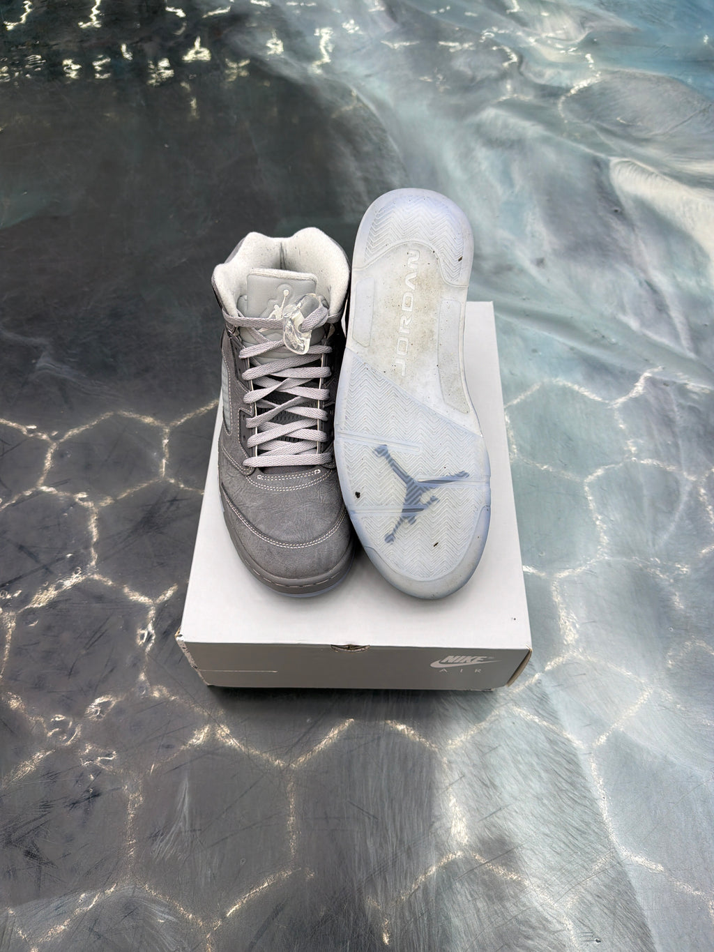 JORDAN 5 RETRO WOLF GREY PRE OWNED SIZE 11