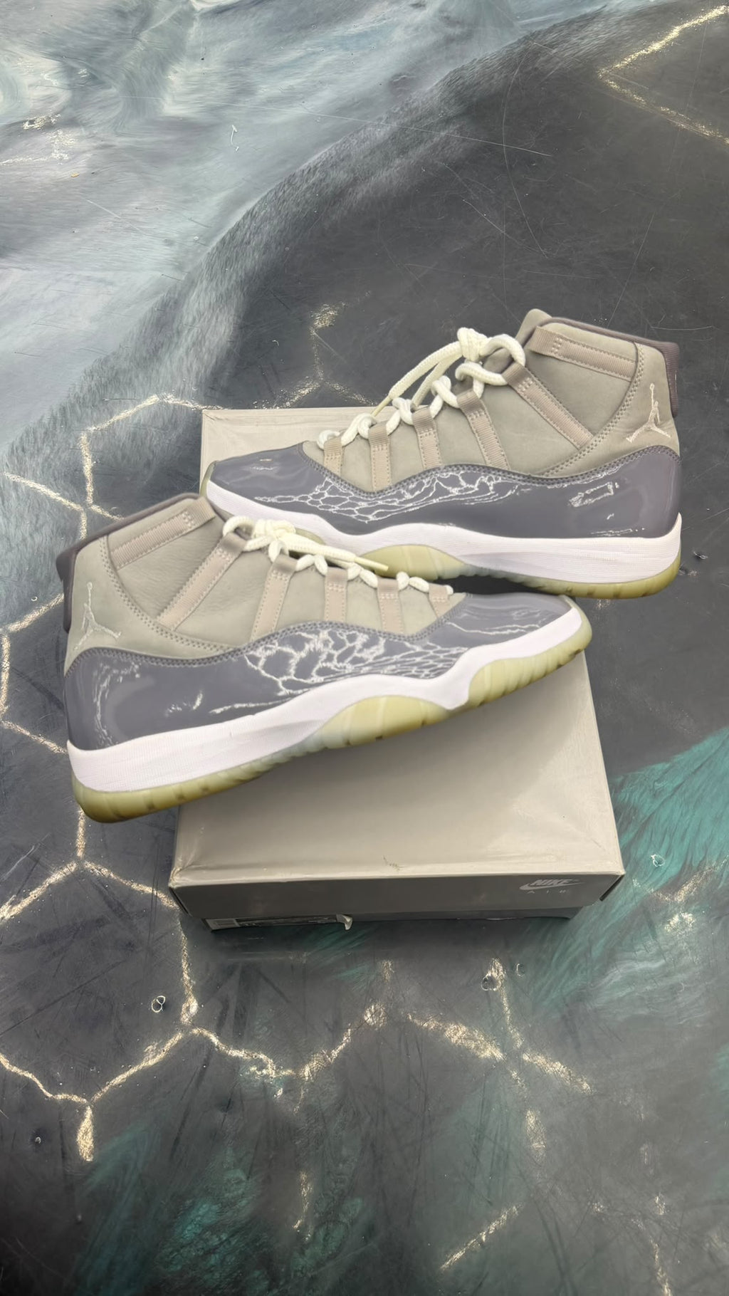 JORDAN 11 RETRO COOL GREY PRE OWNED Size 11