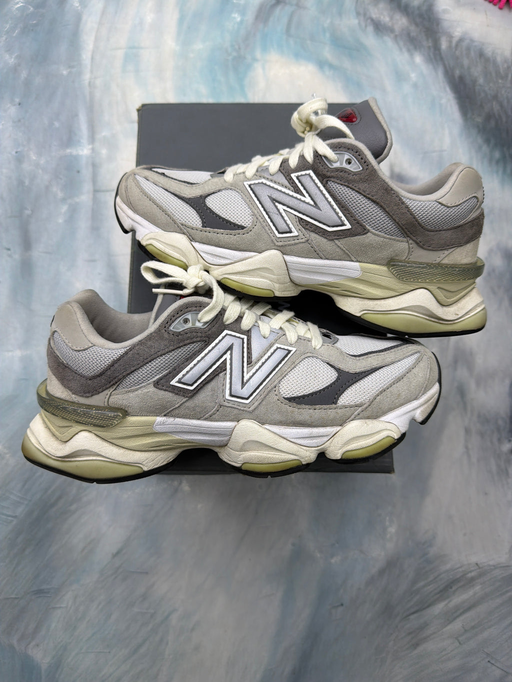 NEW BALANCE 9060 PRE OWNED SIZE 8 REP BOX