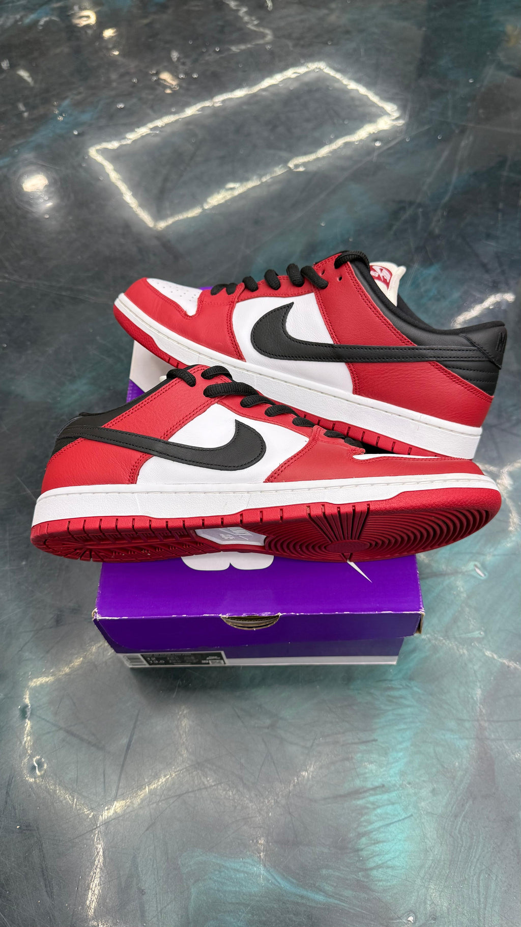 NIKE SB DUNK LOW PRO J-PACK CHICAGO PRE OWNED SIZE 12