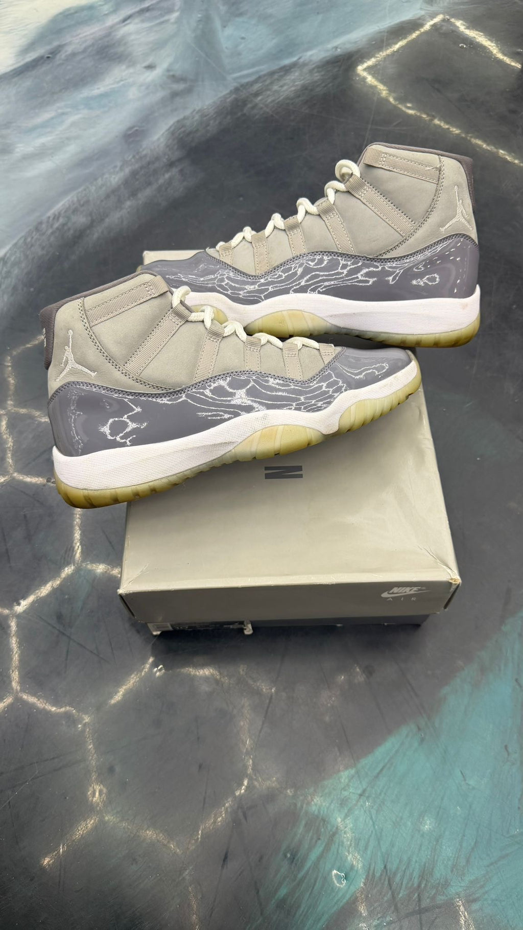 JORDAN 11 RETRO COOL GREY PRE OWNED SIZE 10