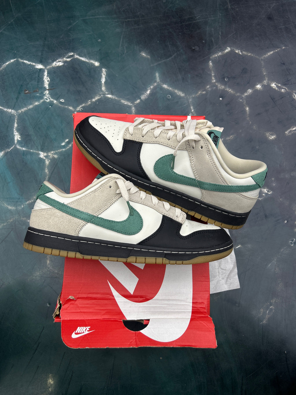 NIKE DUNK LOW LIGHT OREWOOD BROWN BICOASTAL PRE OWNED SIZE 10