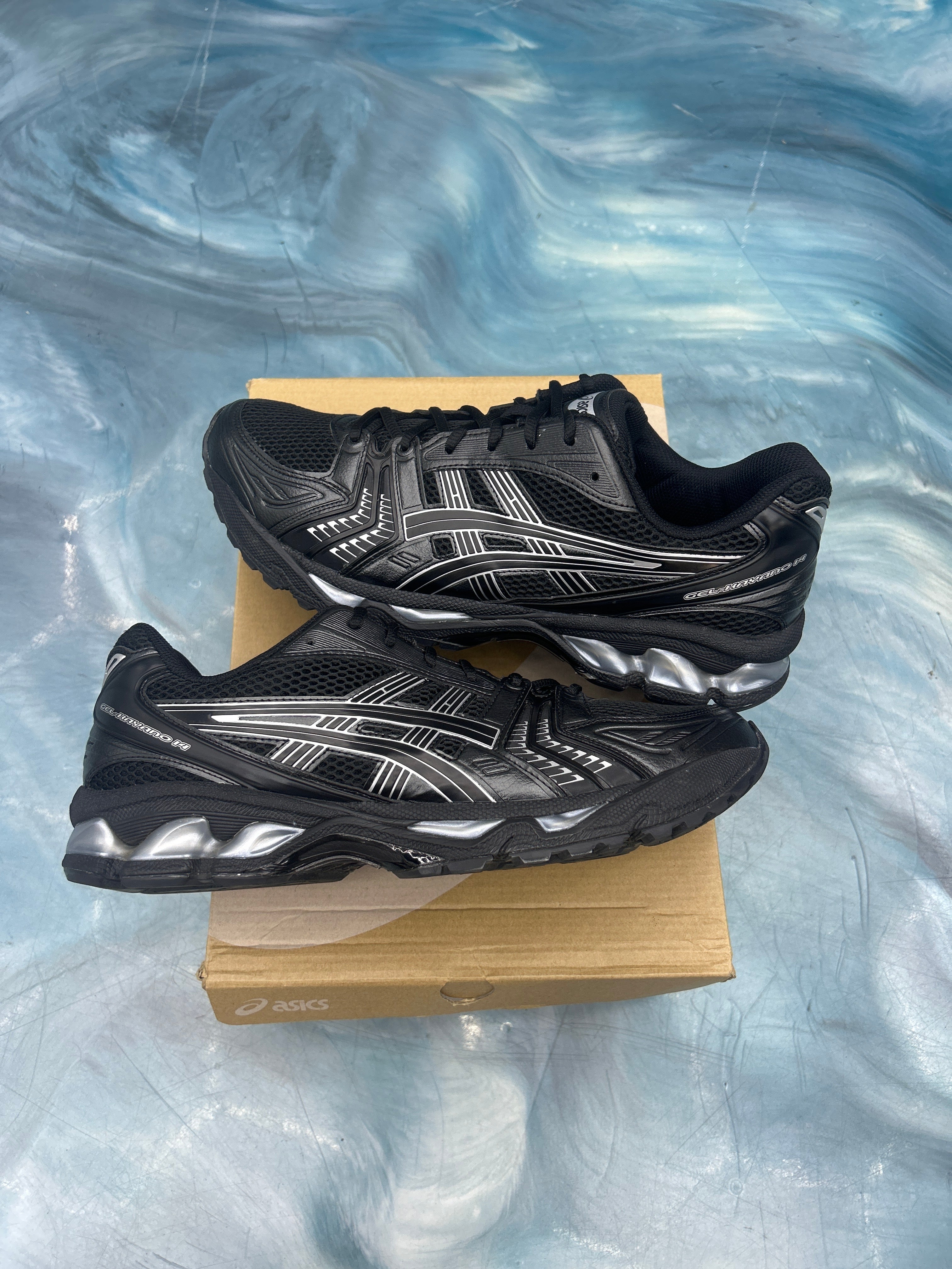 ASICS GEL-KAYANO 14 BLACK PURE SILVER PRE OWNED SIZE 12 NO BOX