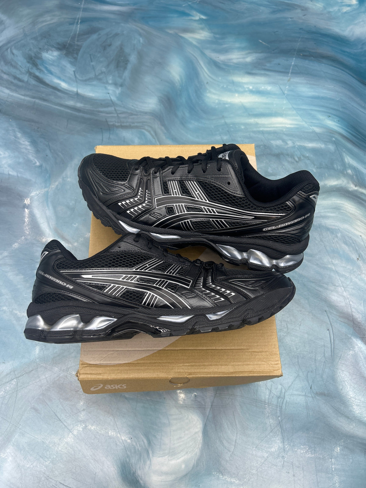ASICS GEL-KAYANO 14 BLACK PURE SILVER PRE OWNED SIZE 12 NO BOX
