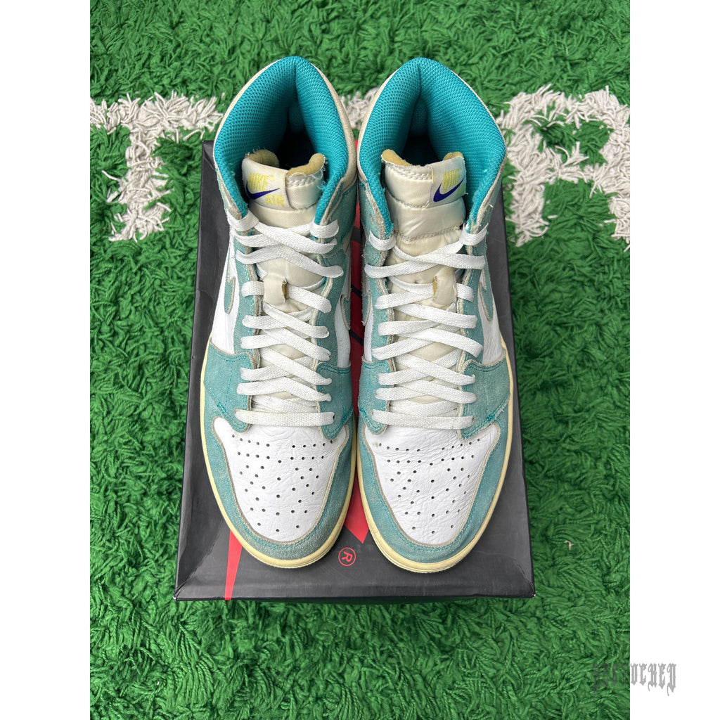 Pre-owned Jordan 1 Retro High Turbo Green sneakers, white leather with teal suede accents, size 10.