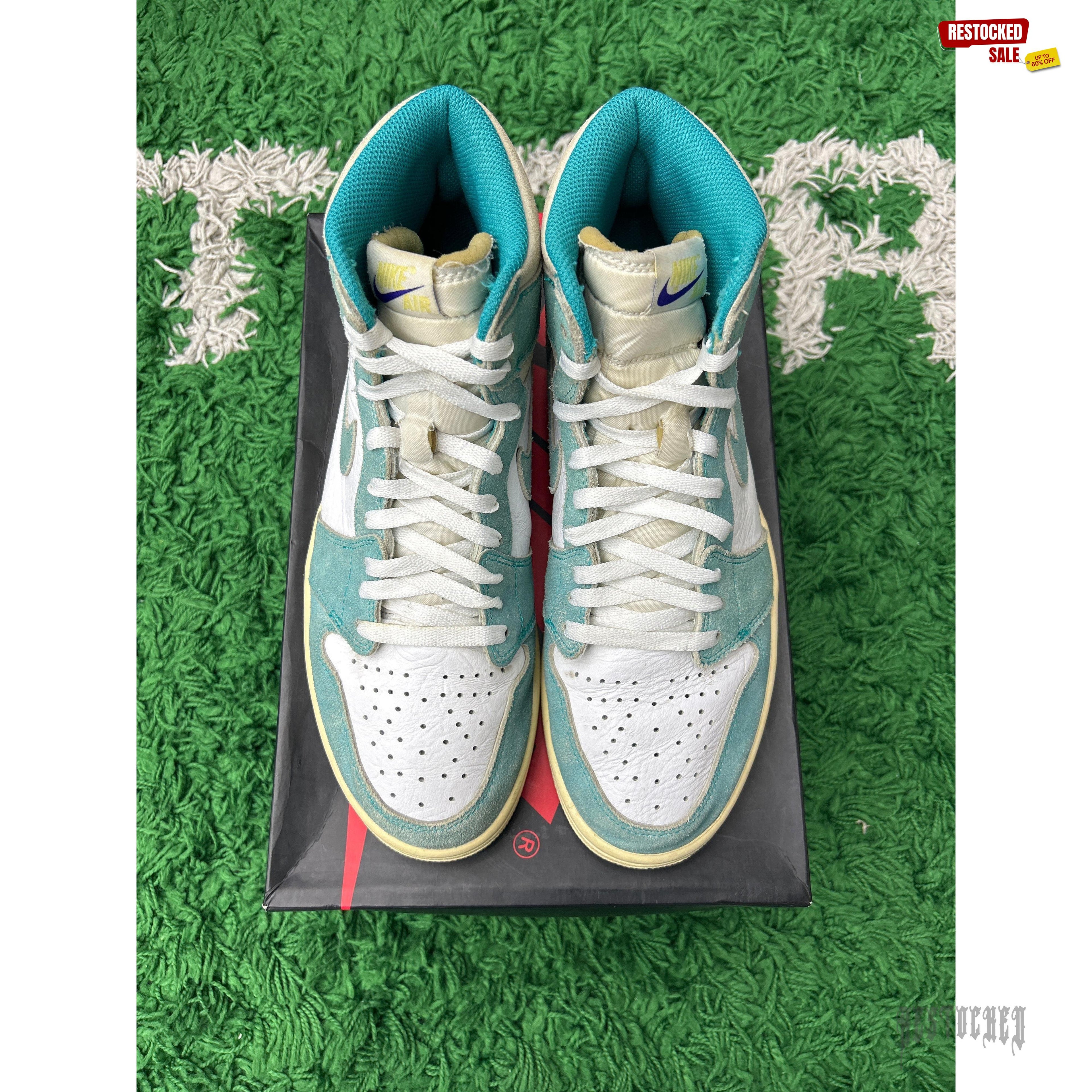 Pre-owned Jordan 1 Retro High Turbo Green sneakers, white leather with teal suede accents, size 10.