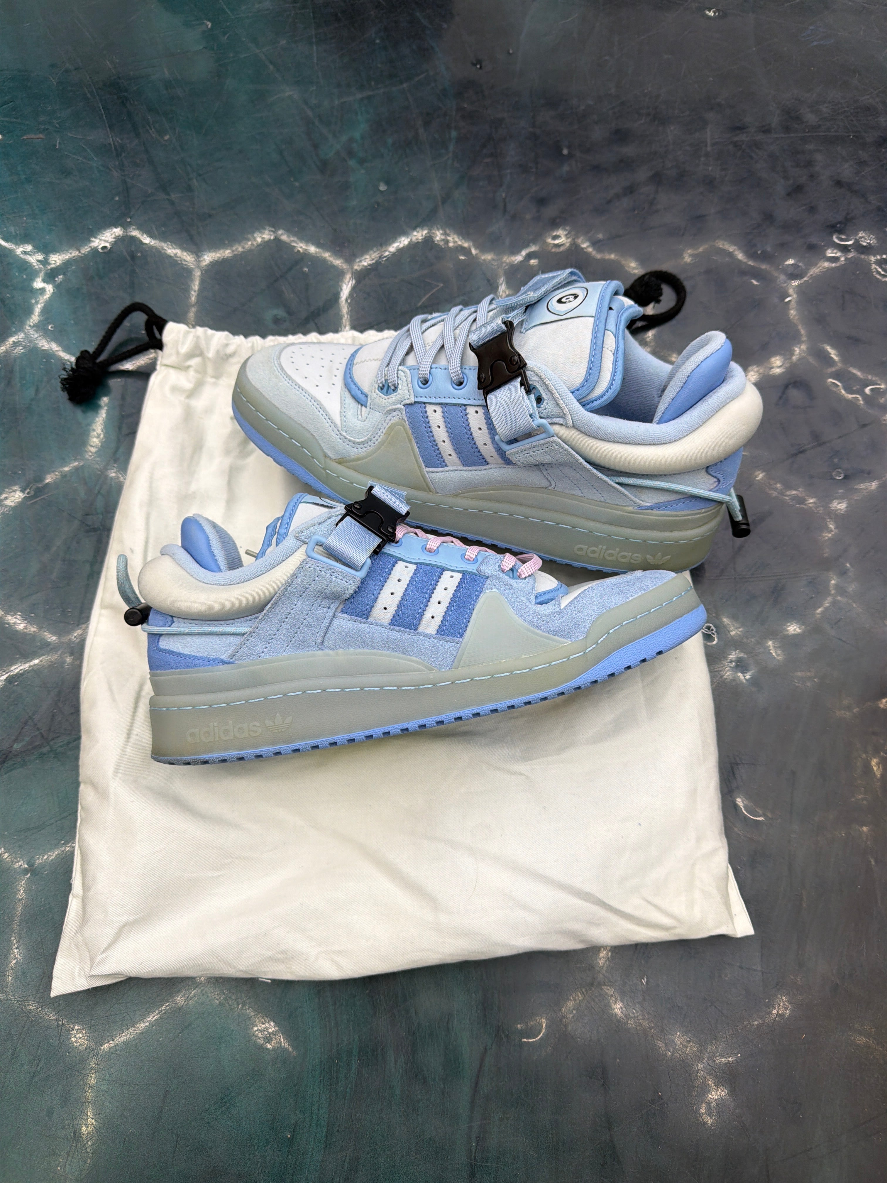 ADIDAS BAD BUNNY FORUM BUCKLE LOW BLUE TINT PRE OWNED SIZE 9.5
