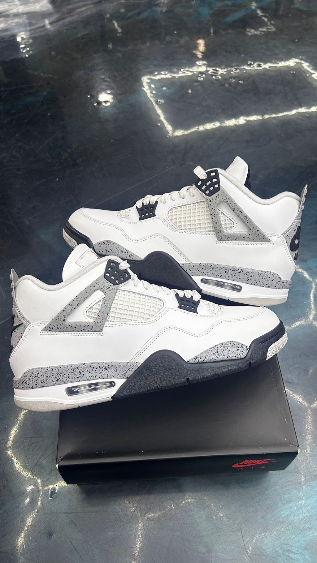 JORDAN 4 RETRO WHITE CEMENT PRE OWNED SIZE 11