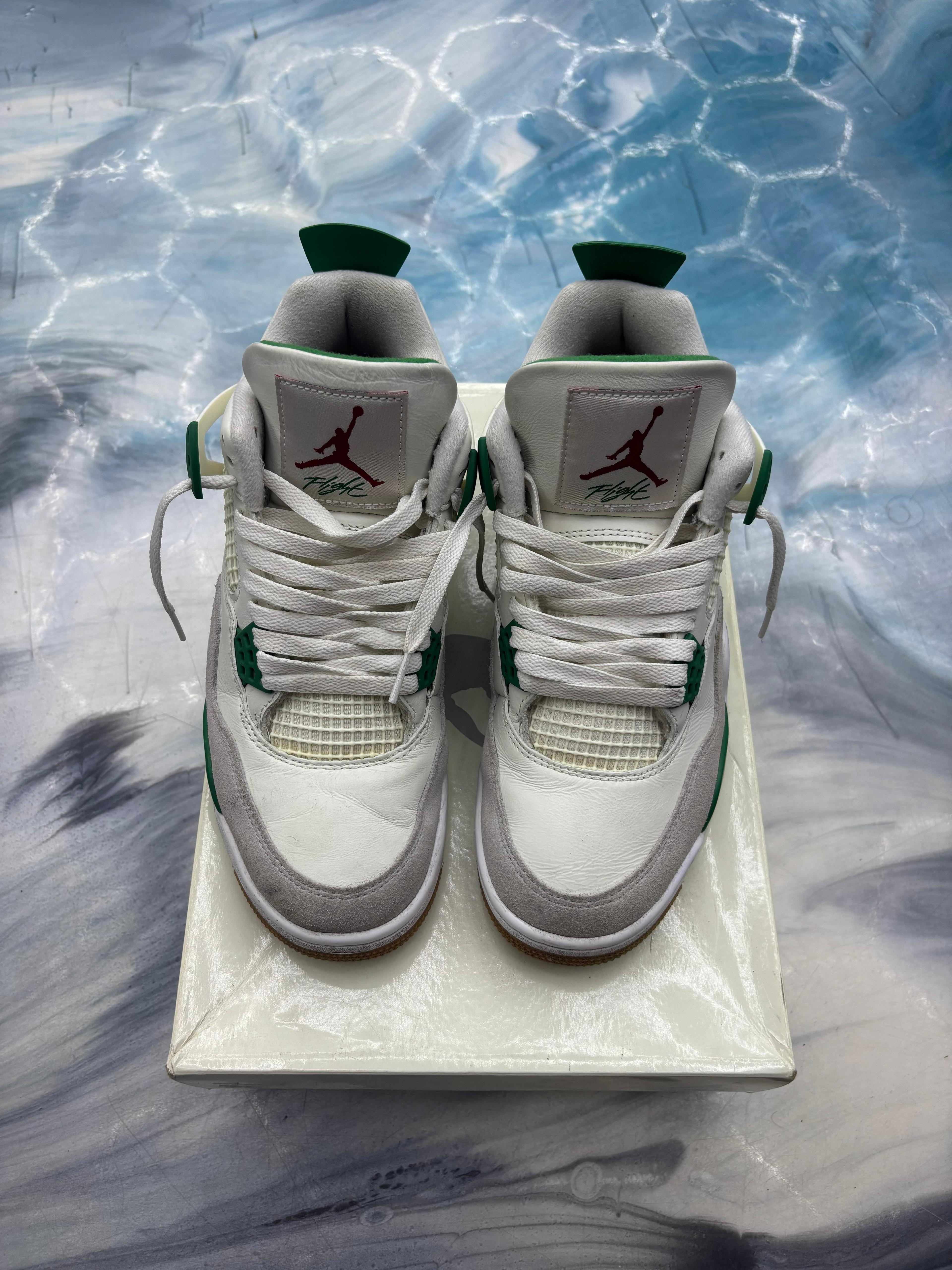 JORDAN 4 RETRO PINE GREEN PRE OWNED SIZE 8