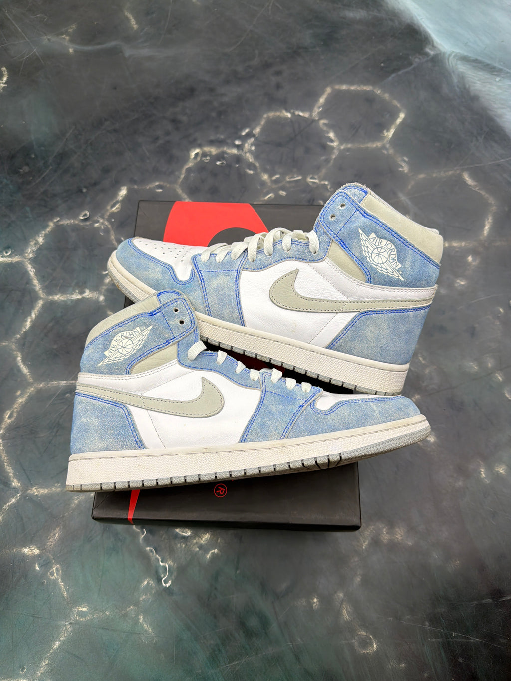 JORDAN 1 RETRO HIGH OG HYPER ROYAL SMOKE GREY PRE OWNED SIZE 11 REP BOX