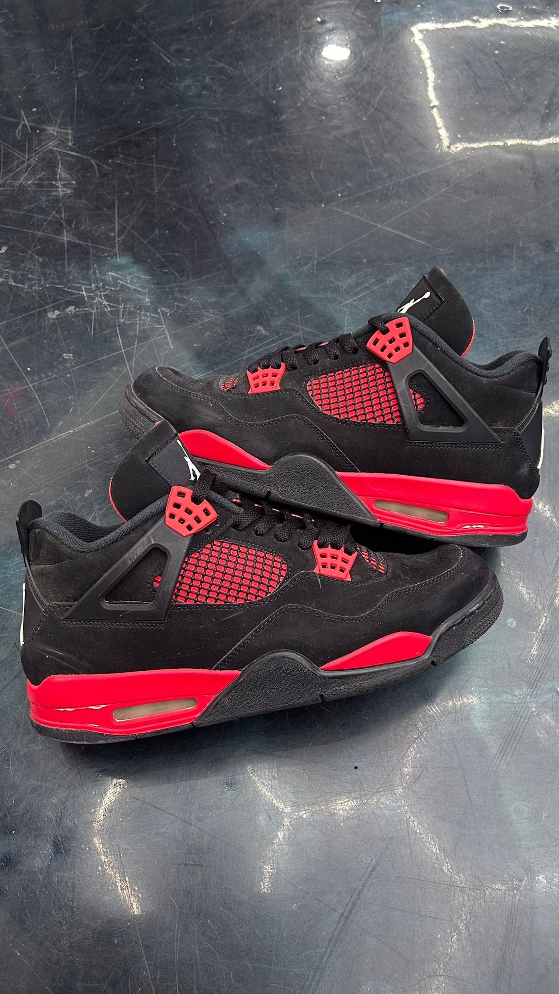JORDAN 4 RETRO RED THUNDER PRE OWNED SIZE 11 NO BOX