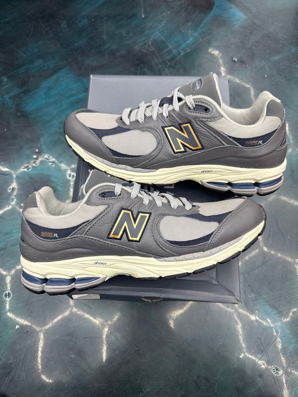 NEW BALANCE 2002R CASTLE ROCK PRE OWNED SIZE 12