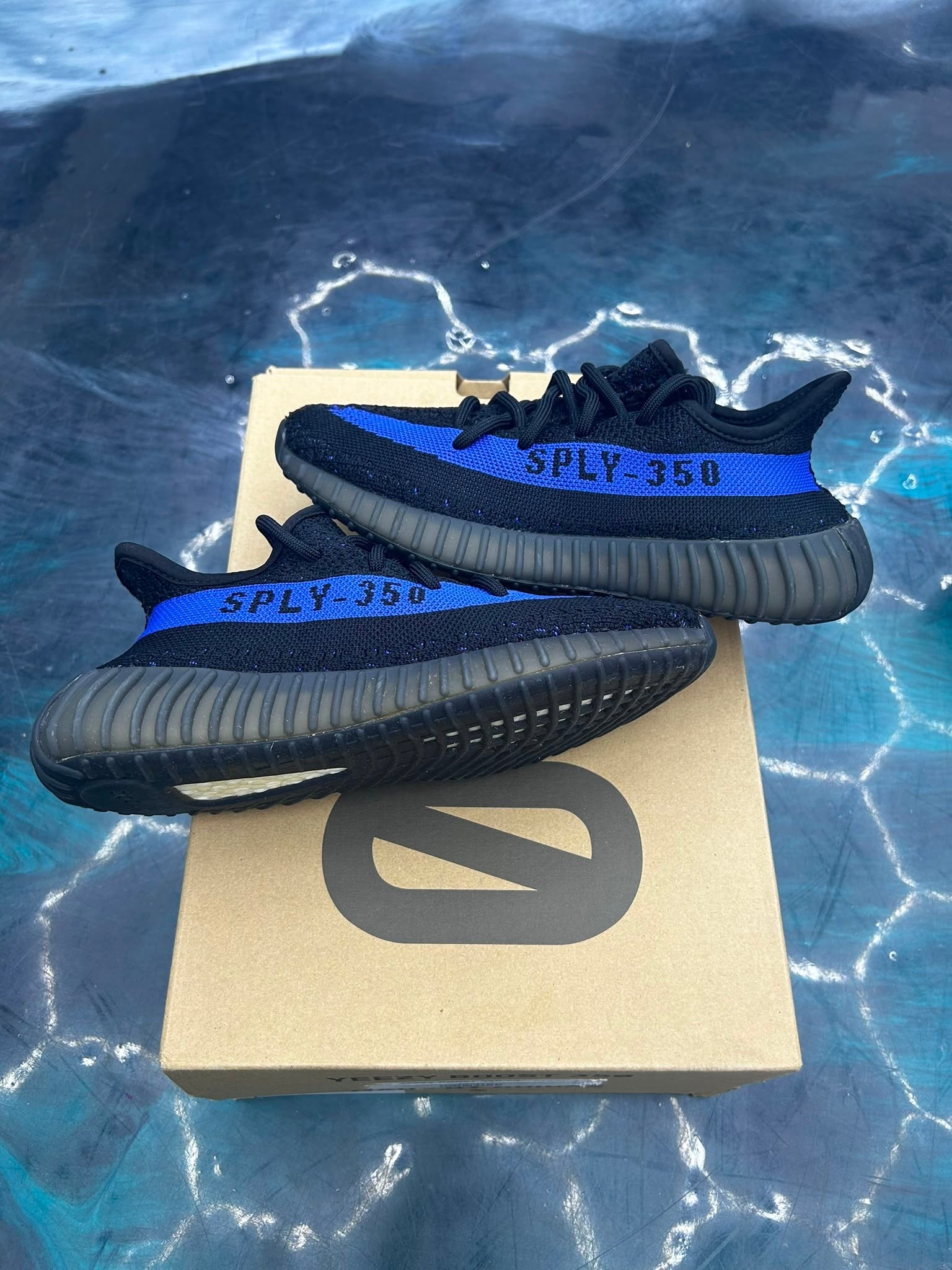 ADIDAS YEEZY BOOST DAZZLING BLUE PRE OWNED SIZE 5