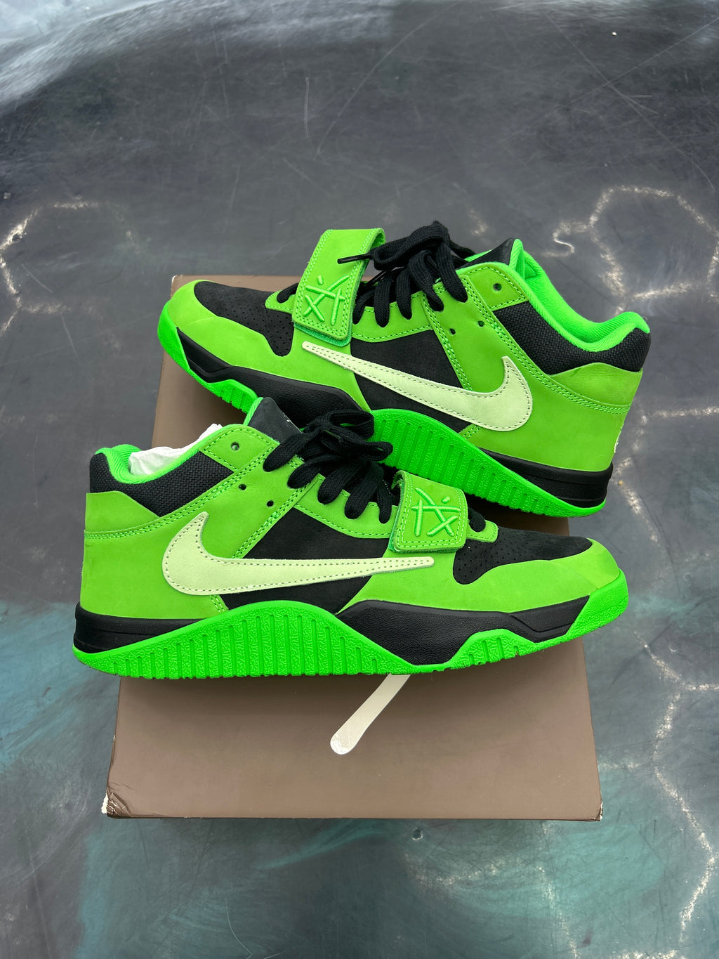 JORDAN CJ1 T REXX TRAVIS SCOTT GREEN SPARK PRE OWNED SIZE 10