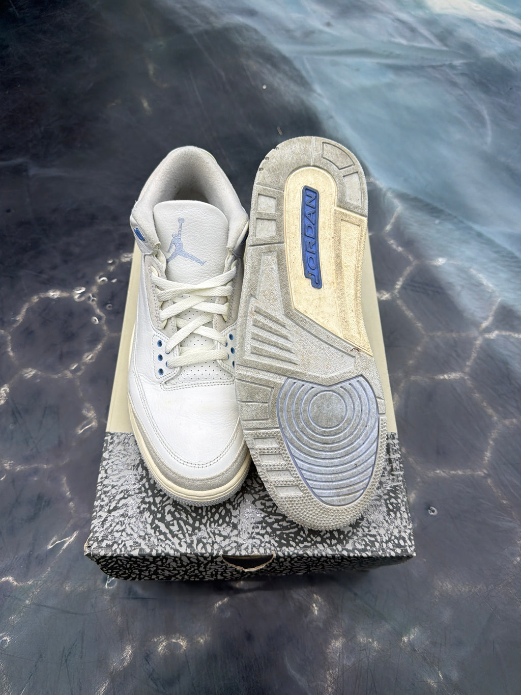 JORDAN 3 RETRO LUCKY SHORTS PRE OWNED SIZE 10.5