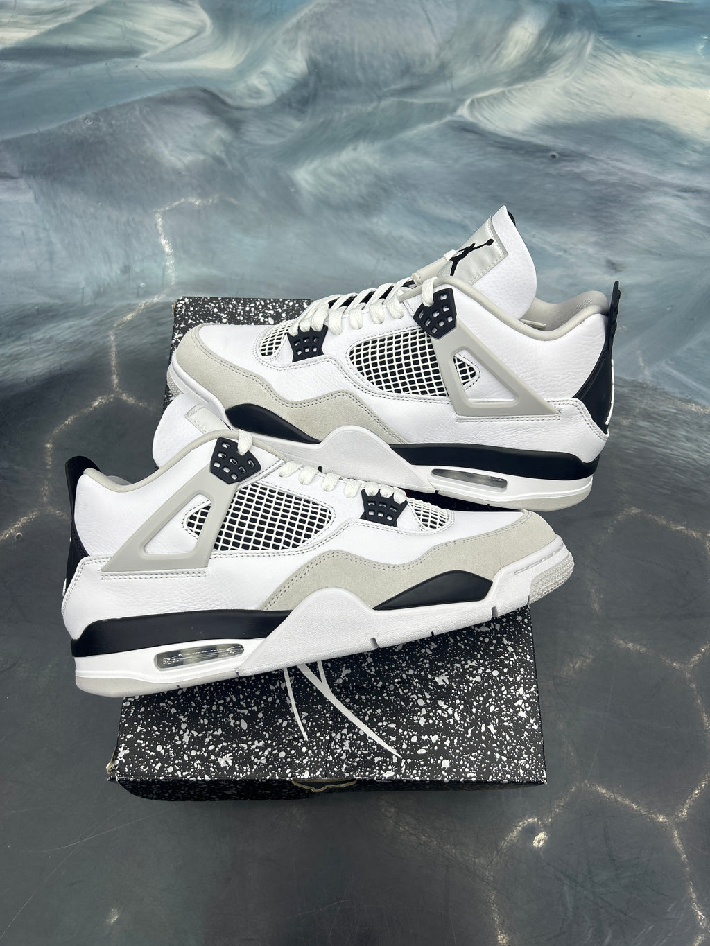 JORDAN 4 RETRO MILITARY BLACK PRE OWEND SIZE 11.5