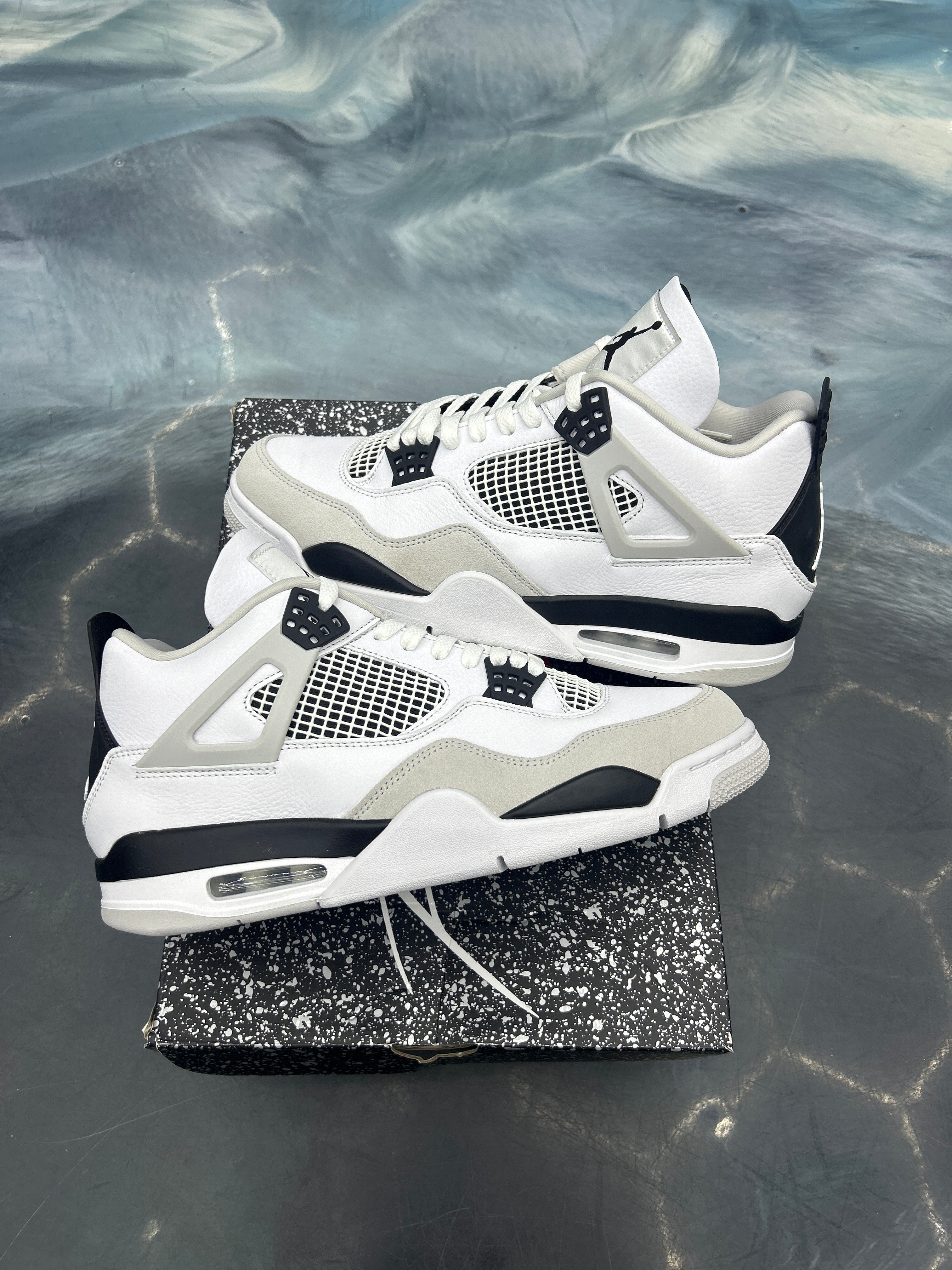 JORDAN 4 RETRO MILITARY BLACK PRE OWEND SIZE 11.5