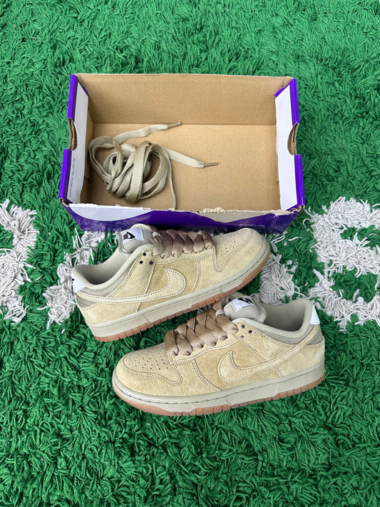 NIKE SB DUNK LOW PRO B PARACHUTE BEIGE PRE-OWNED SIZE 5