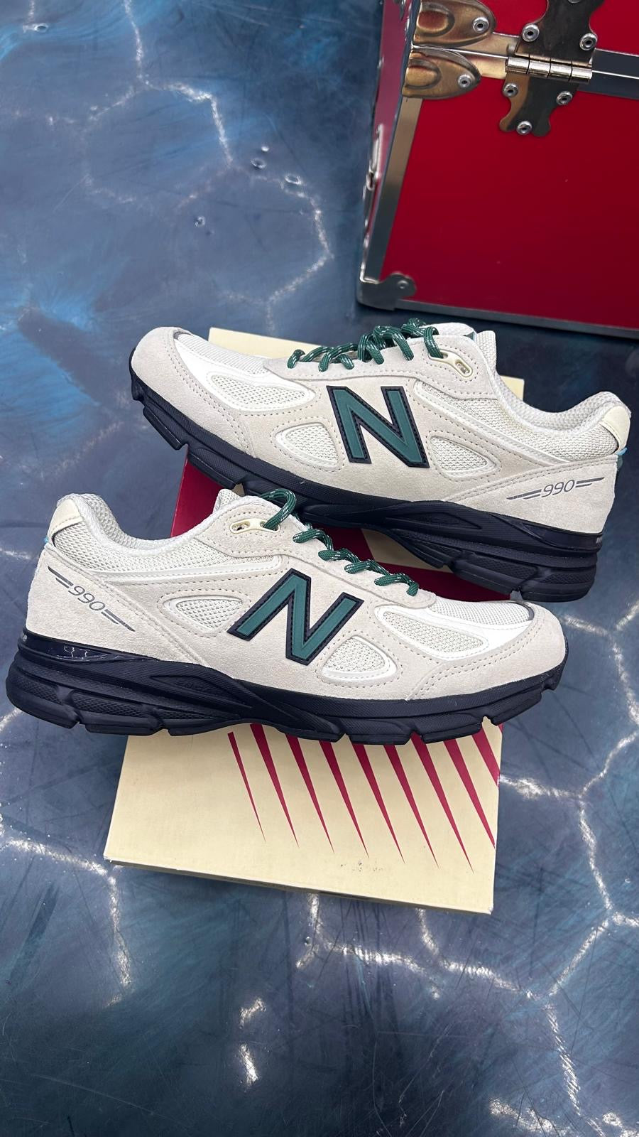 NEW BALANCE 990v4 MIUSA TEDDY SANTIS MACADAMIA NUT PRE OWNED SIZE 8