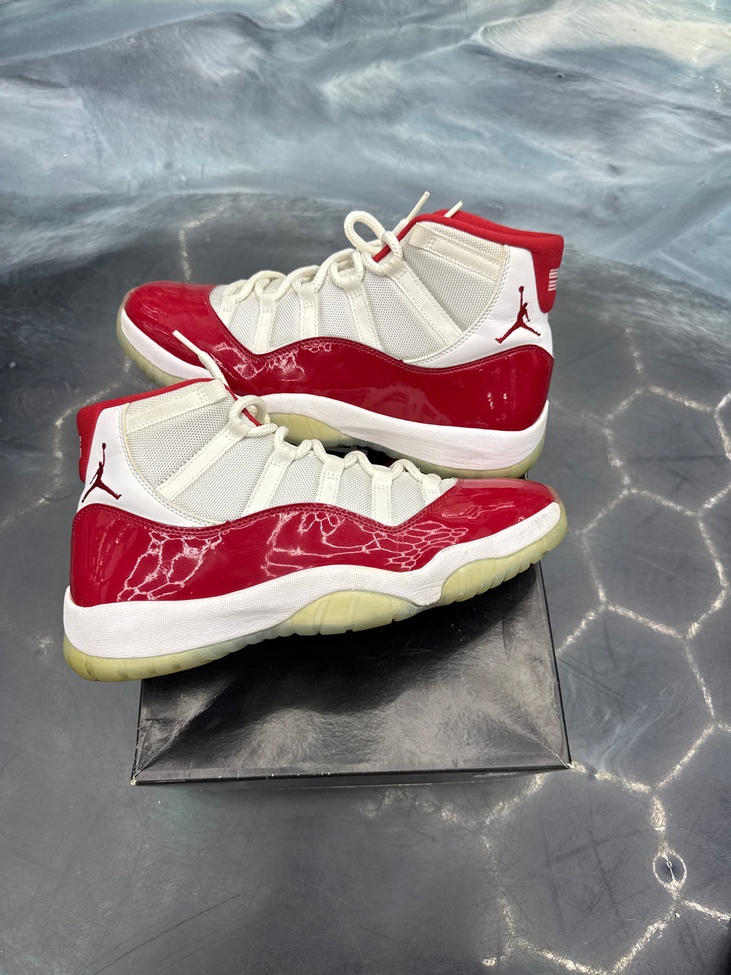 JORDAN 11 RETRO CHERRY PRE OWNED SIZE 12