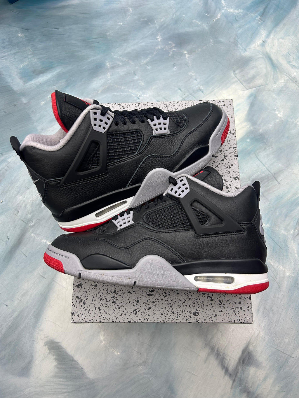 JORDAN 4 RETRO PRE OWNED SIZE 8.5