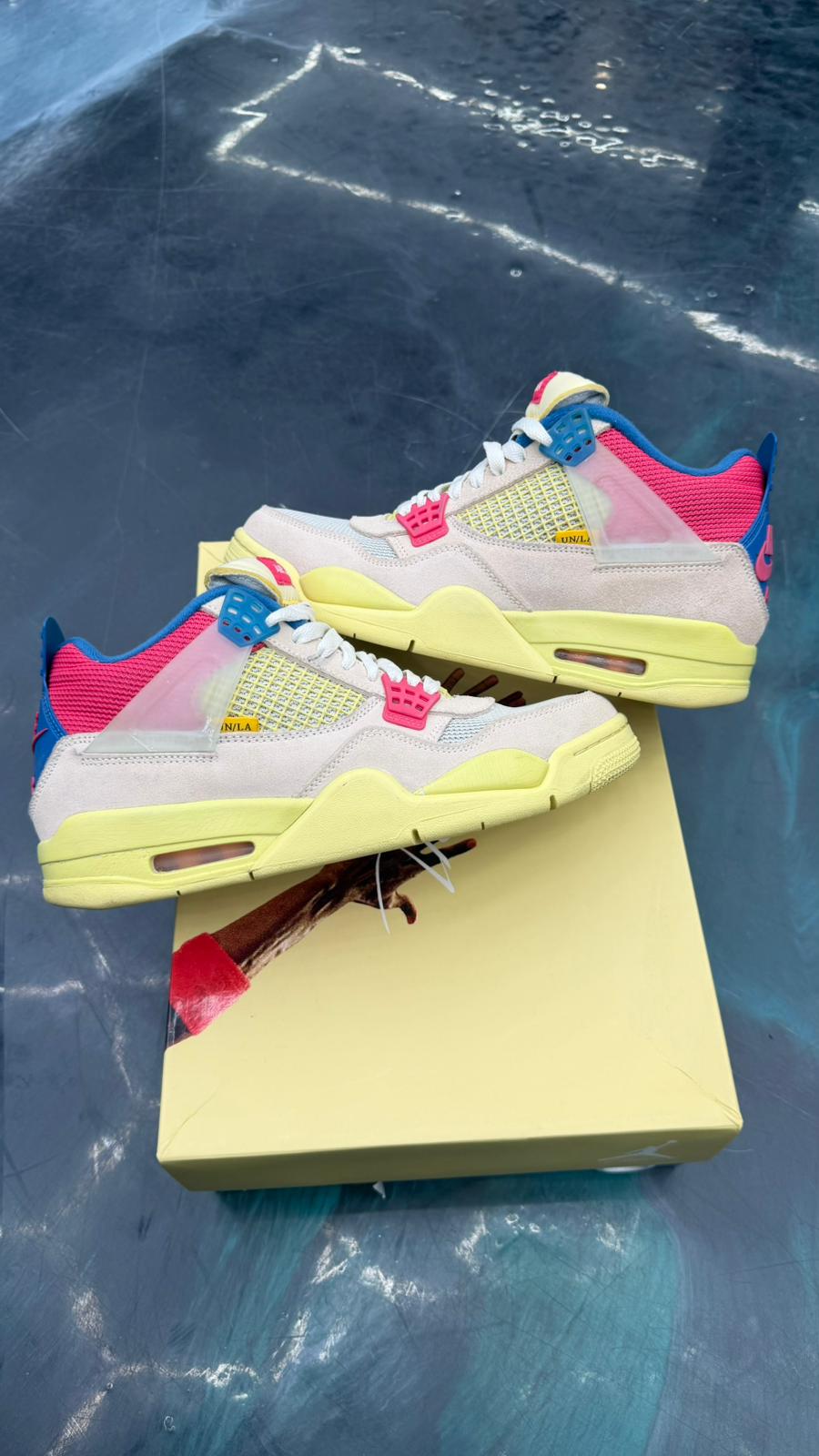 JORDNA 4 RETRO UNION GUAVA ICE PRE OWNED SIZE 9.5