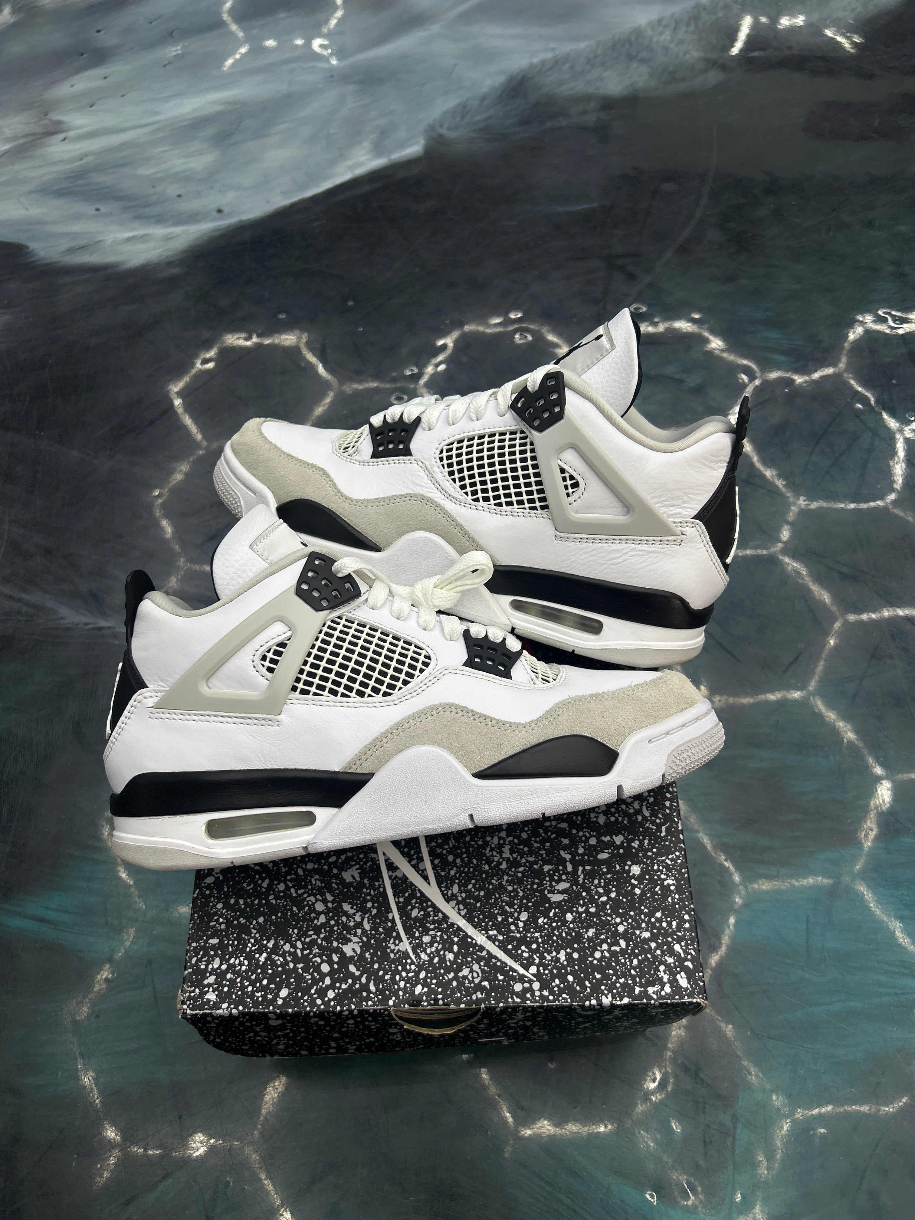 JORDAN 4 RETRO MILITARY BLACK PRE OWNED SIZE 8