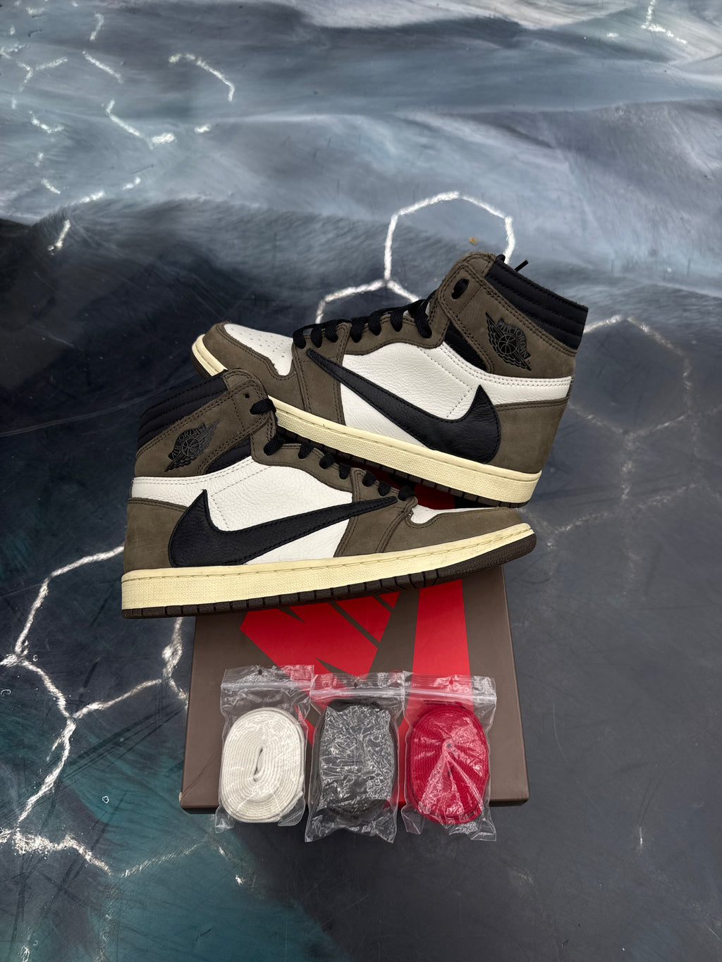 JORDAN 1 RETRO HIGH OG SP TRAVIS SCOTT MOCHA PRE OWNED SIZE 8