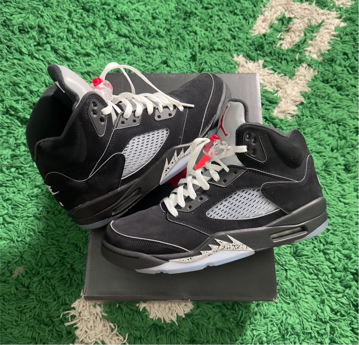 JORDAN 5 RETRO OG BLACK METALLIC REIMAGINED PRE-OWNED SIZE 10.5