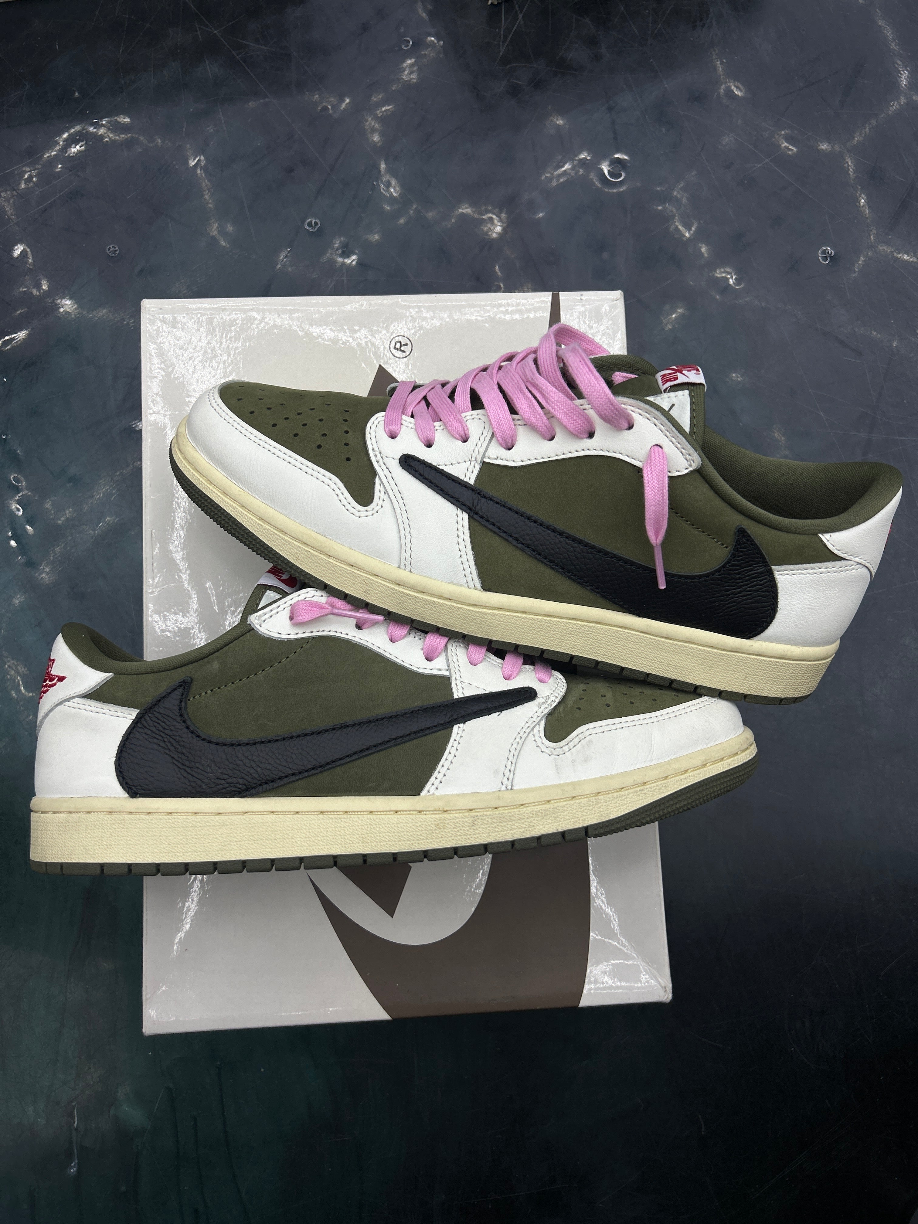 JORDAN 1 RETRO LOW OG SP TRAVIS SCOTT MEDIUM OLIVE PRE OWNED SIZE 11