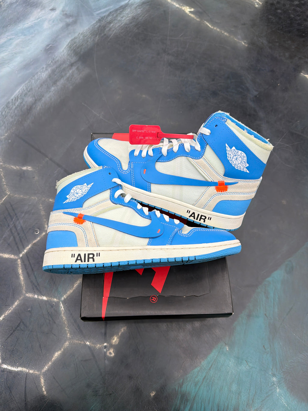 JORDAN 1 RETRO HIGH OFF-WHITE UNIVERSITY BLUE PRE OWNED SIZE 11