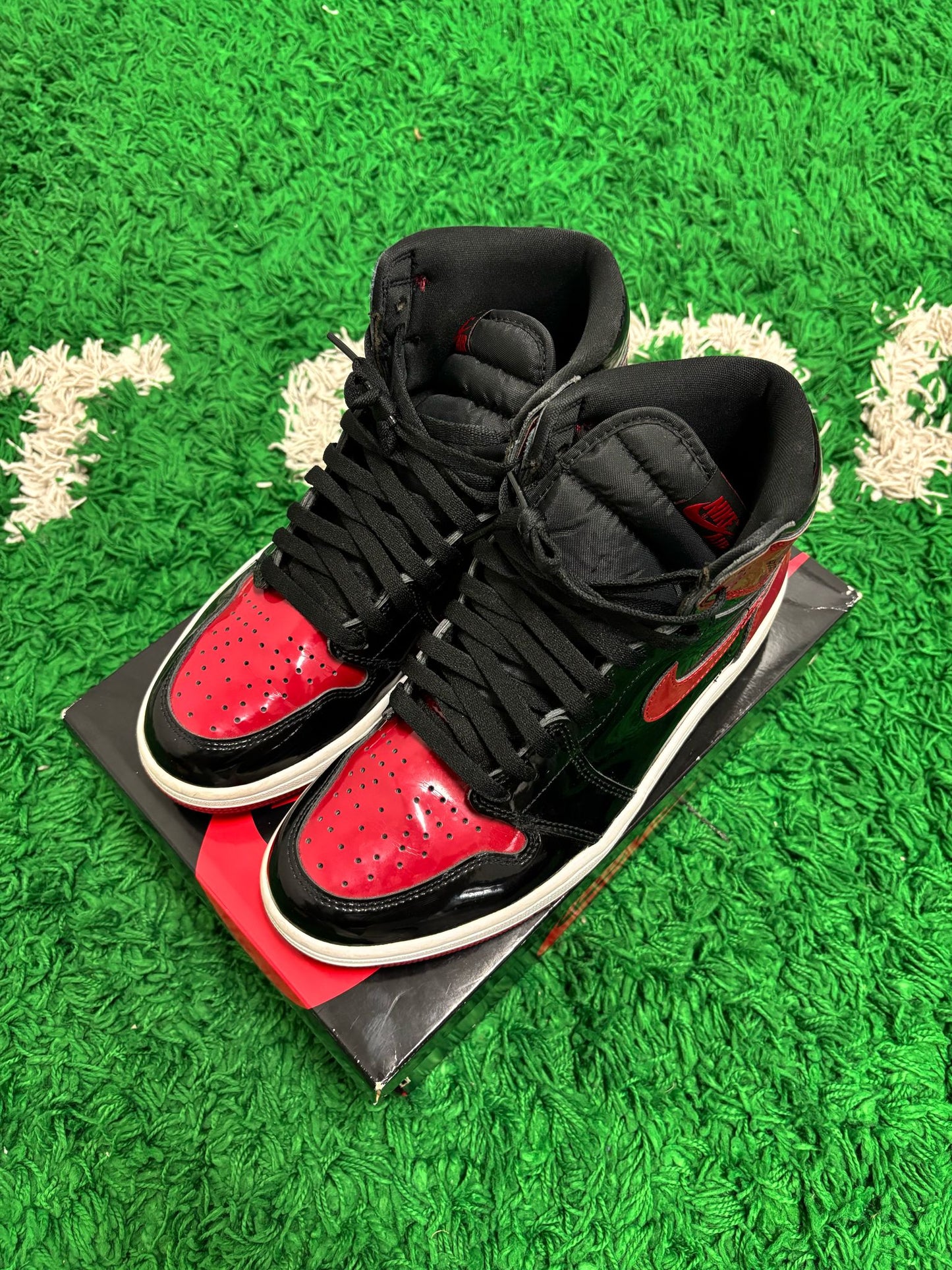 JORDAN 1 RETRO HIGH OG PATENT BRED SIZE 9.5