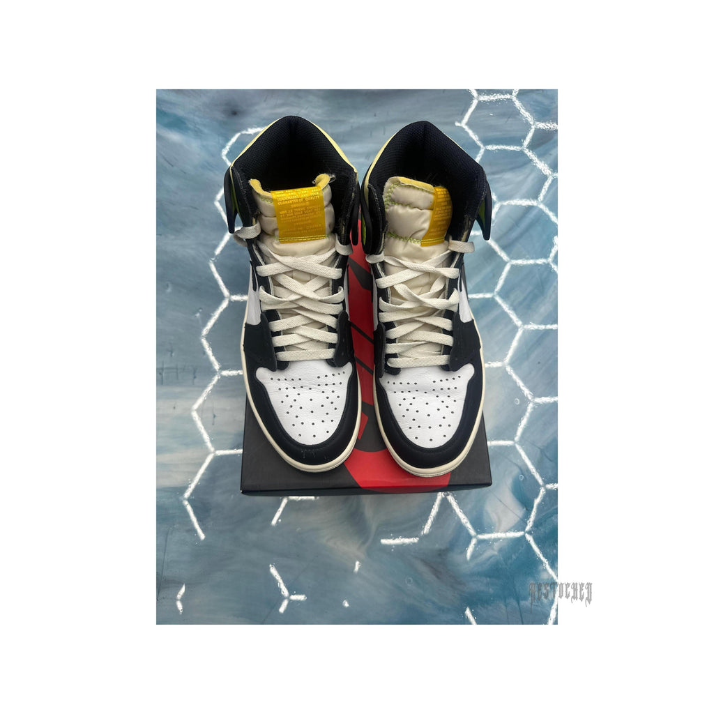 JORDAN 1 RETRO HIGH WHITE BLACK VOLT UNIVERSITY GOLD PRE OWNED SIZE 8.5