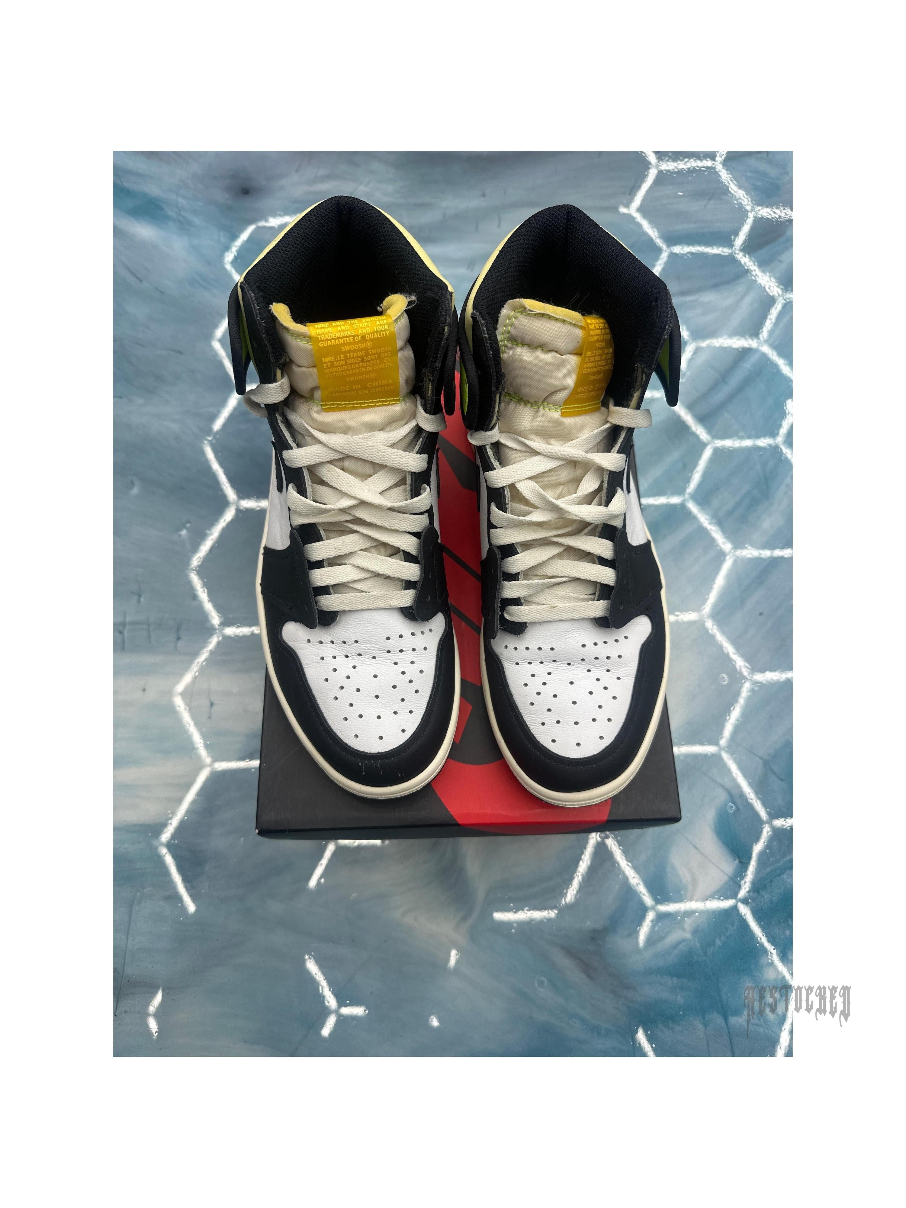 JORDAN 1 RETRO HIGH WHITE BLACK VOLT UNIVERSITY GOLD PRE OWNED SIZE 8.5