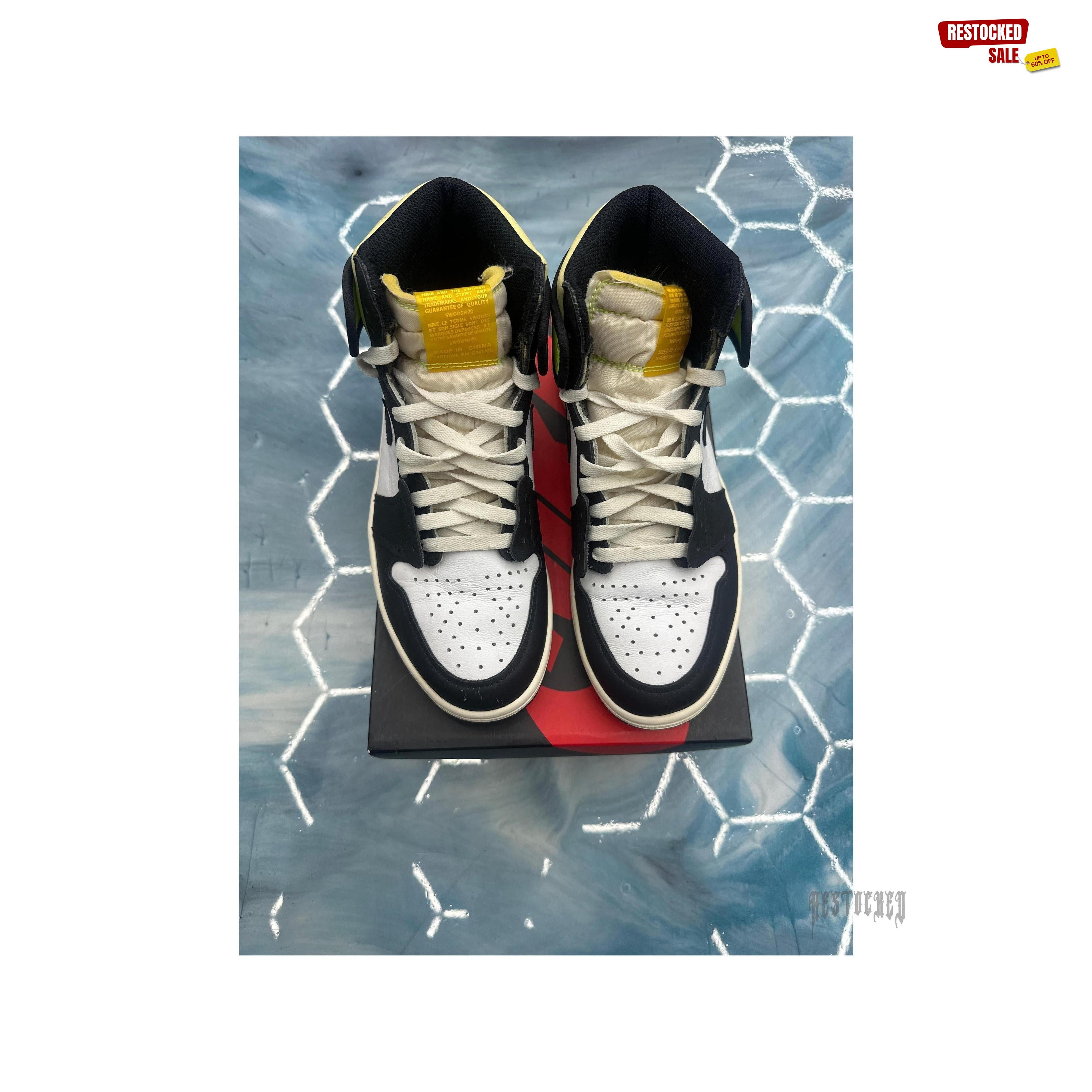 JORDAN 1 RETRO HIGH WHITE BLACK VOLT UNIVERSITY GOLD PRE OWNED SIZE 8.5