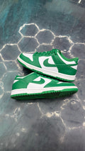 NIKE DUNK LOW PRE OWNED SIZE 5.5Y NO BOX
