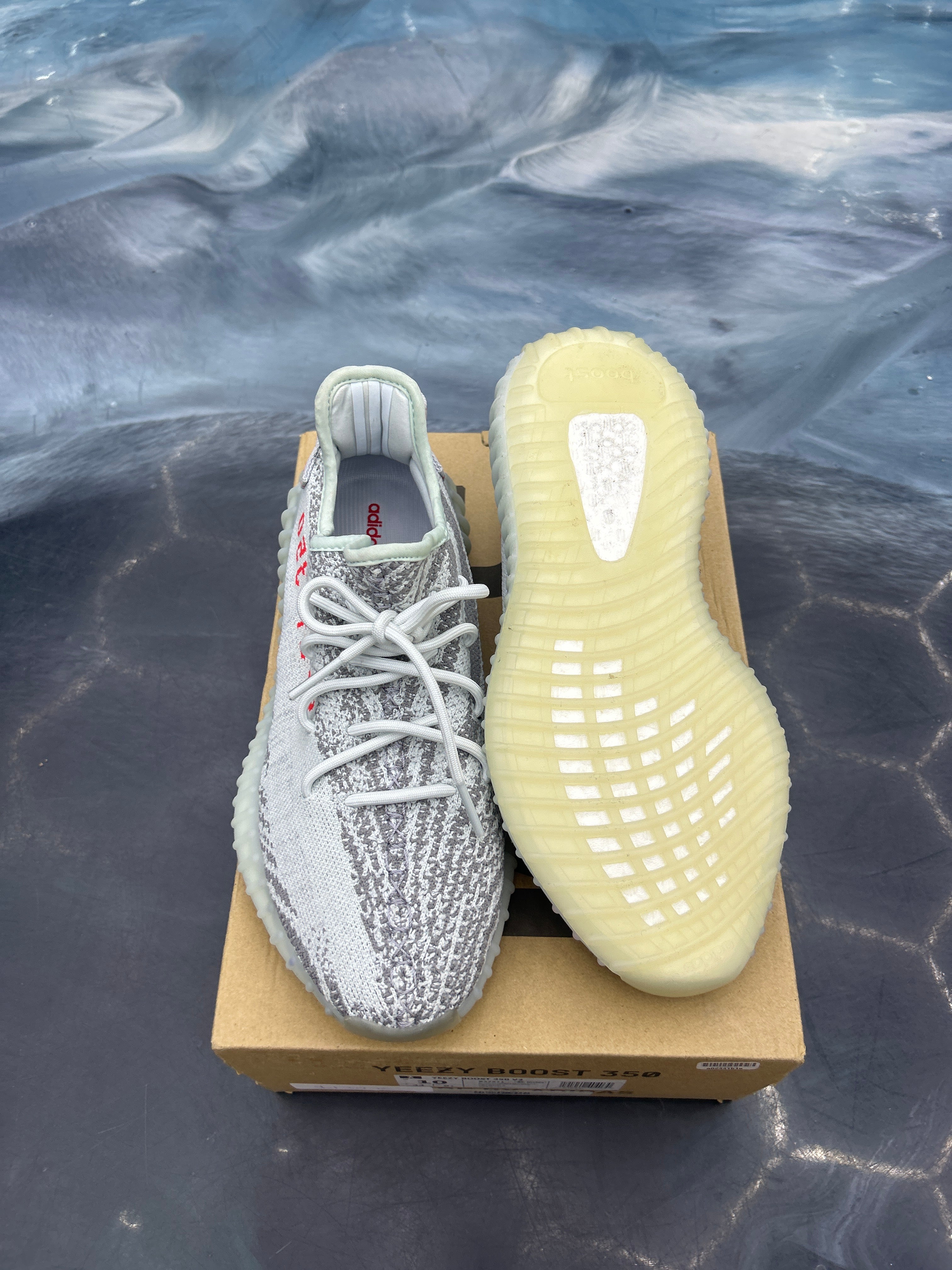 ADIDAS YEEZY BOOST 350 V2 BLUE TINT PRE OWNED SIZE 10