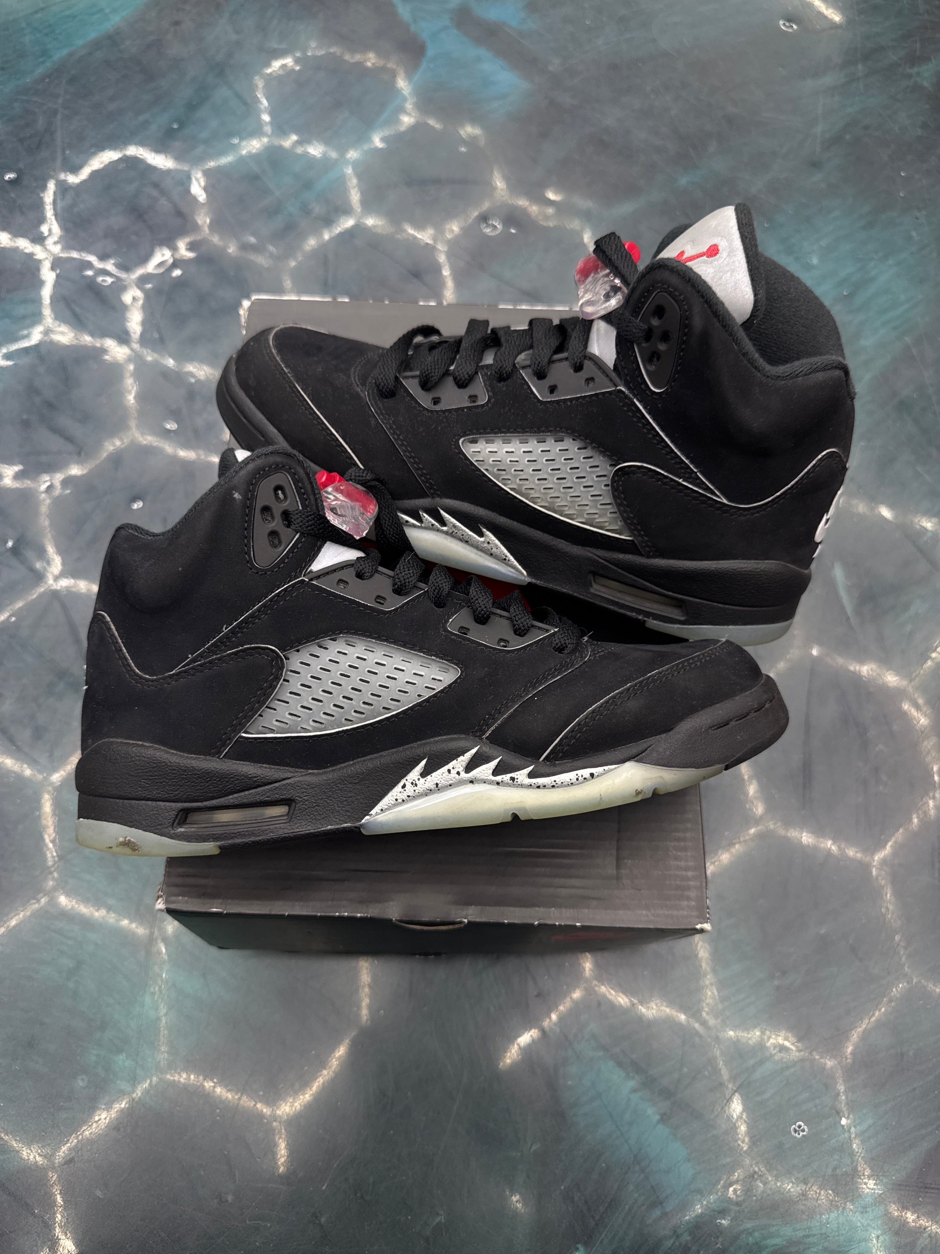 JORDAN 5 RETRO OG BLACK METALLIC REIMAGINED PRE OWNED SIZE 7Y