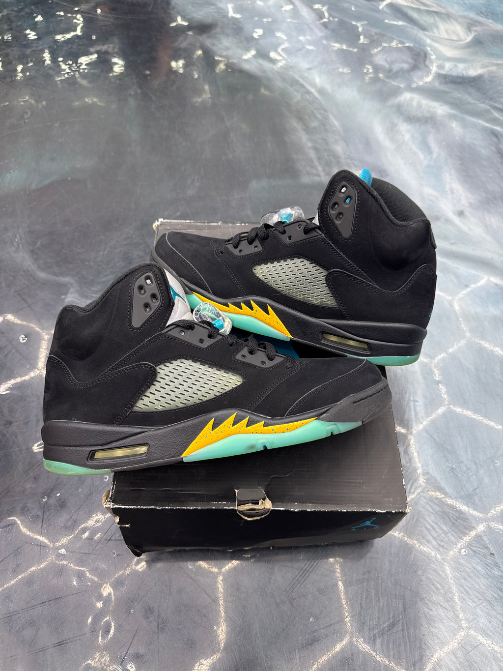 JORDAN 5 RETRO AQUA PRE OWNED SIZE 11.5