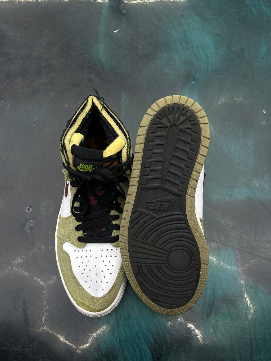 JORDAN 1 ZOOM CMFT NEUTRAL OLIVE PRE OWNED SIZE 8 NO BOX