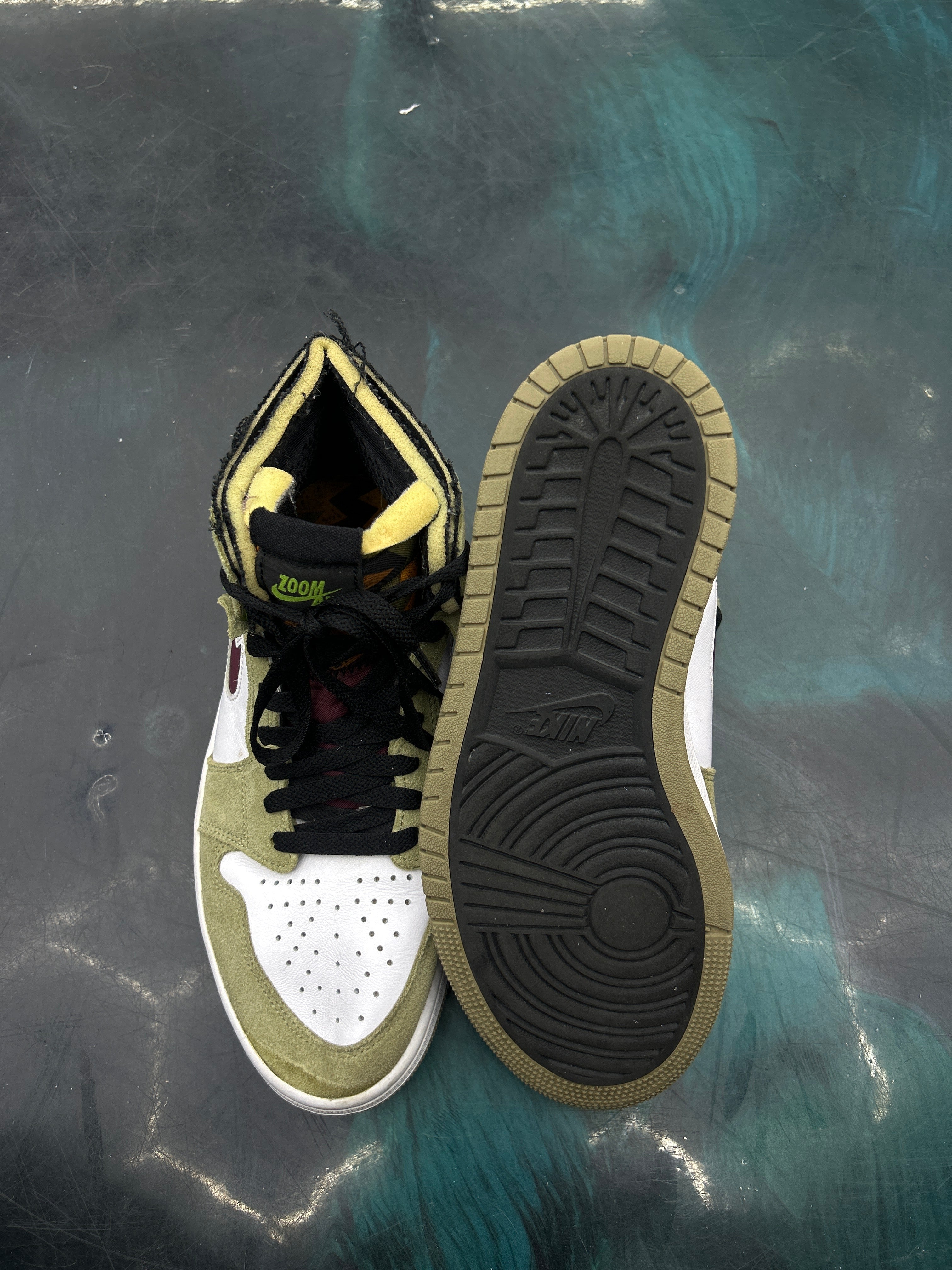 JORDAN 1 ZOOM CMFT NEUTRAL OLIVE PRE OWNED SIZE 8 NO BOX