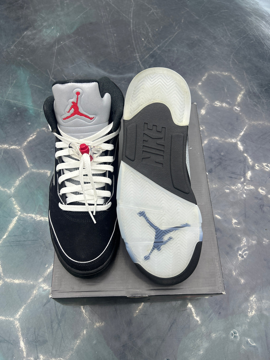 JORDAN 5 RETRO OG BLACK METALLIC REIMAGINED PRE OWNED SIZE 9.5